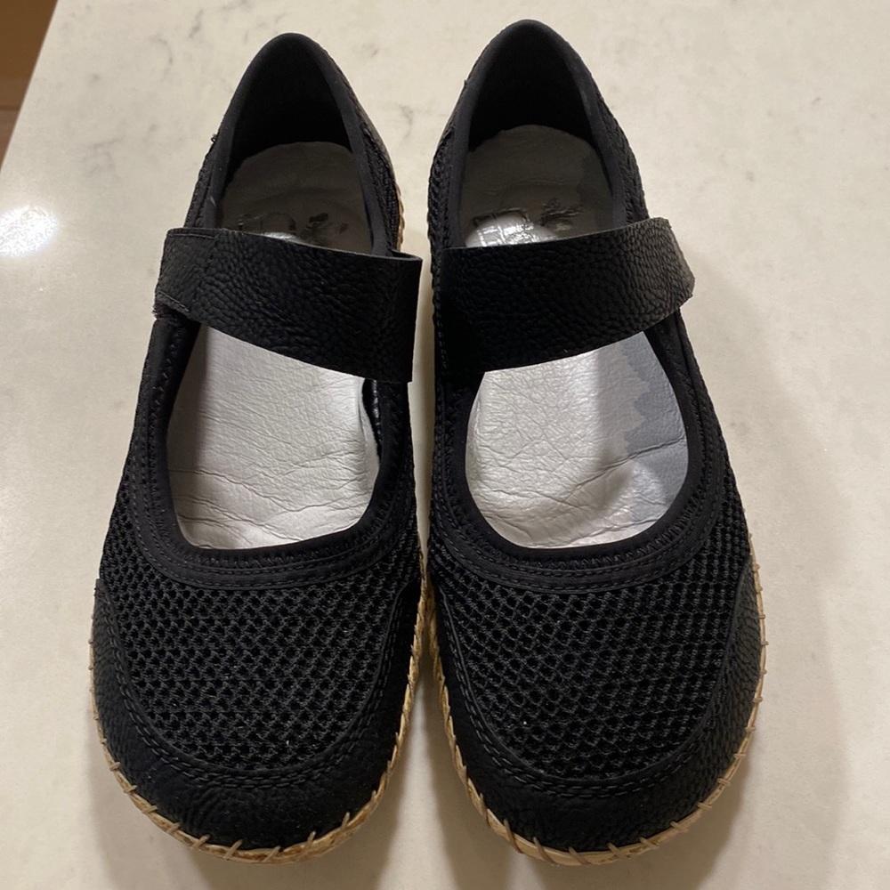 Rieker 38 black shoe  NWOT.